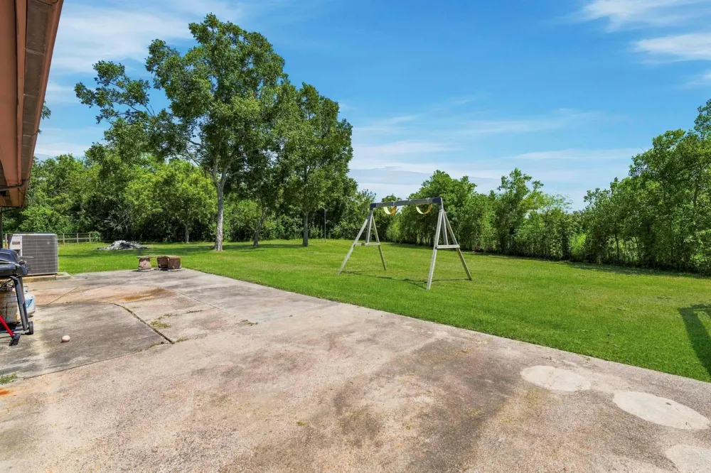 16101 Bluebird Street Santa Fe, TX 77517