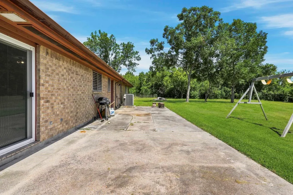 16101 Bluebird Street Santa Fe, TX 77517