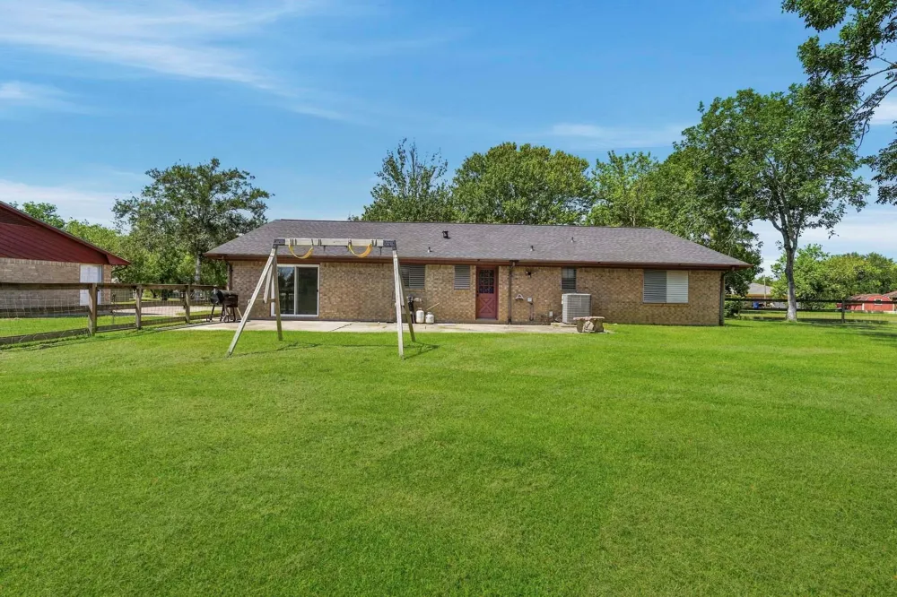 16101 Bluebird Street Santa Fe, TX 77517