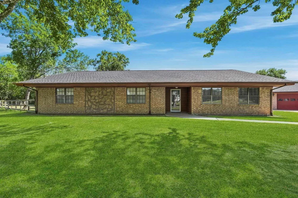 16101 Bluebird Street Santa Fe, TX 77517
