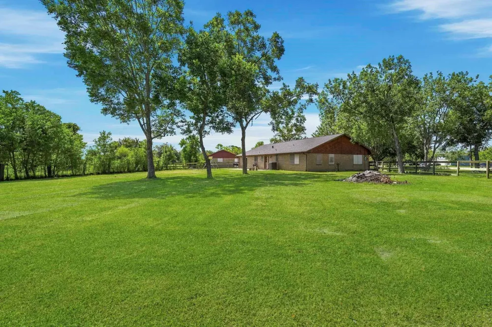 16101 Bluebird Street Santa Fe, TX 77517