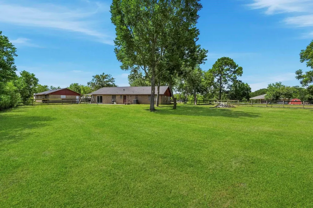 16101 Bluebird Street Santa Fe, TX 77517