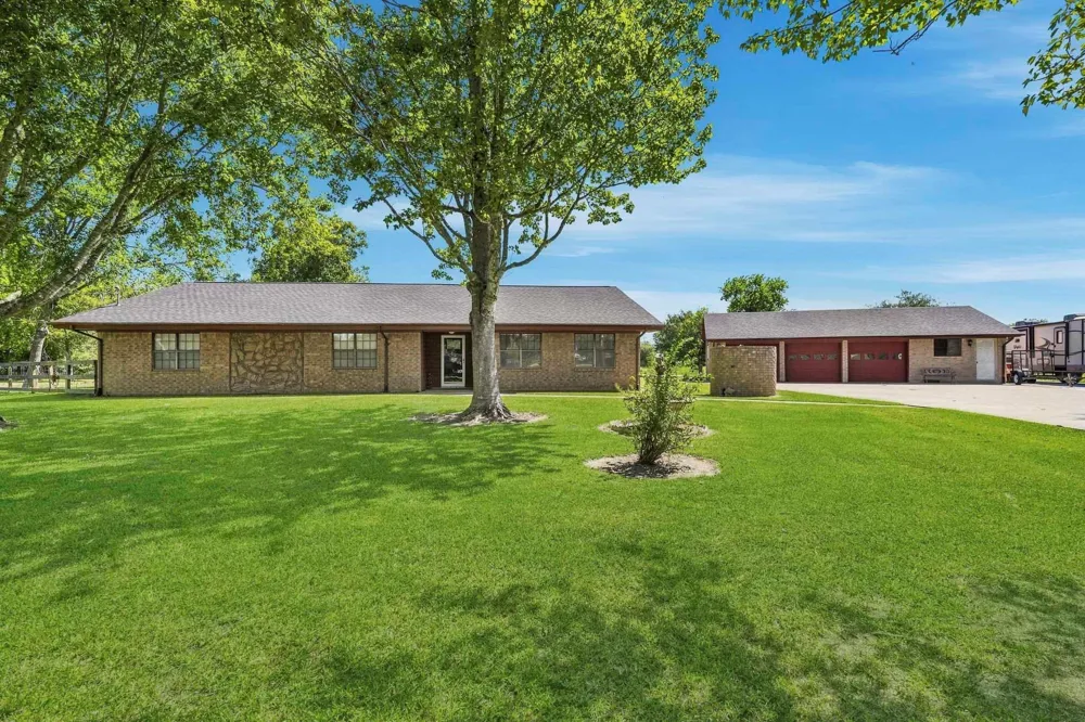 16101 Bluebird Street Santa Fe, TX 77517