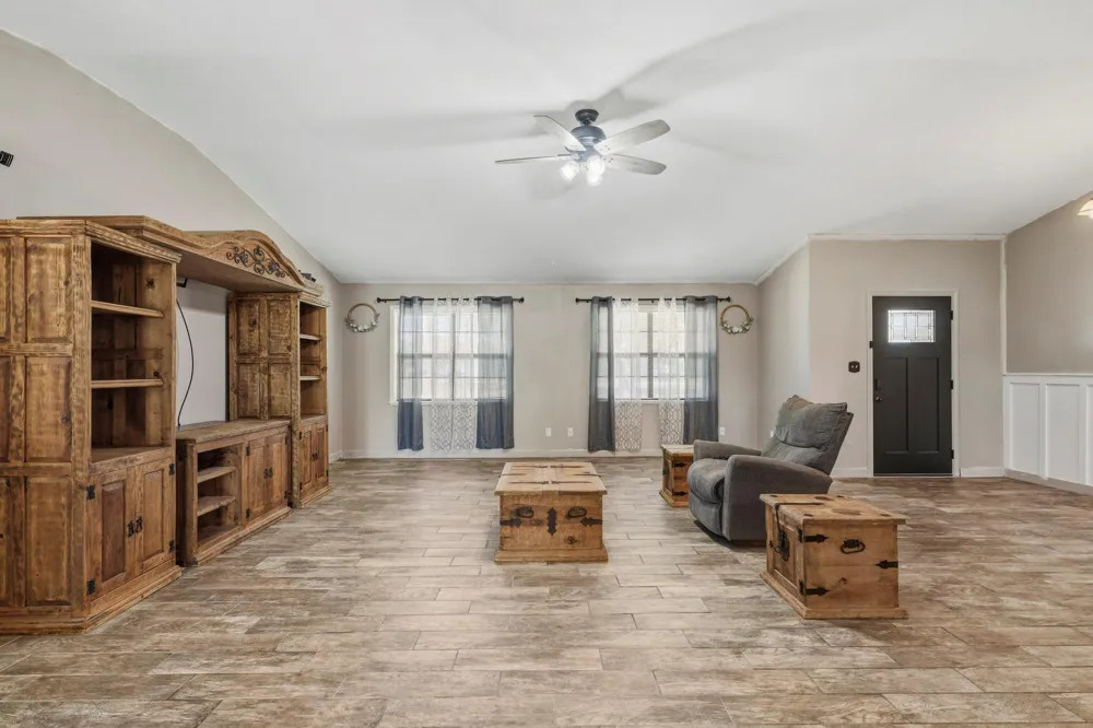 16101 Bluebird Street Santa Fe, TX 77517