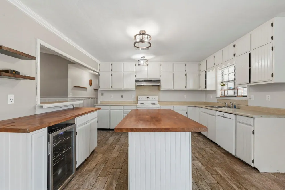 16101 Bluebird Street Santa Fe, TX 77517