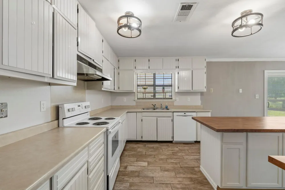 16101 Bluebird Street Santa Fe, TX 77517
