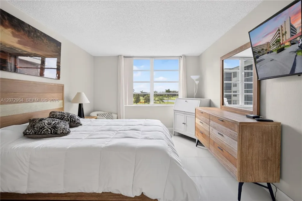 8900 Washington Blvd #409 Pembroke Pines, FL 33025