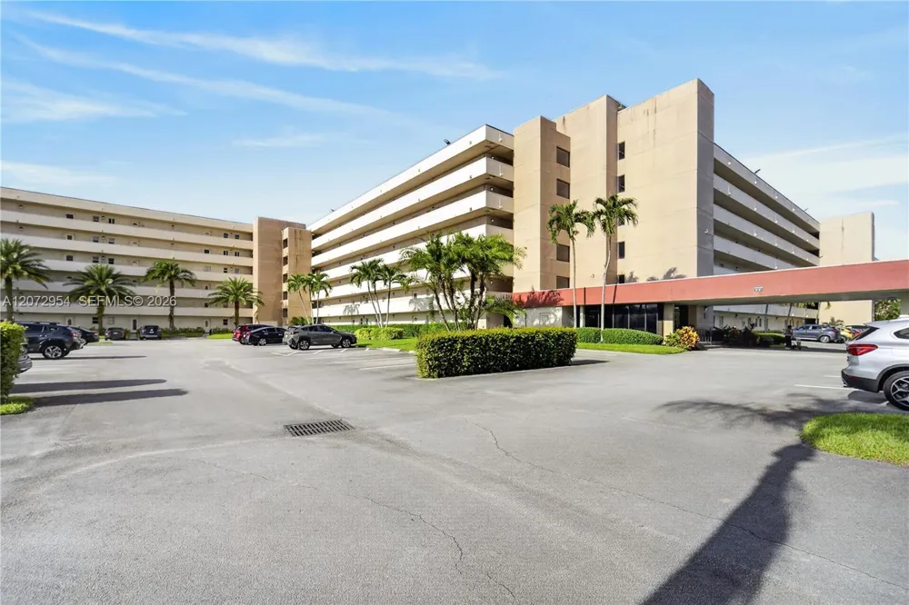 8900 Washington Blvd #409 Pembroke Pines, FL 33025