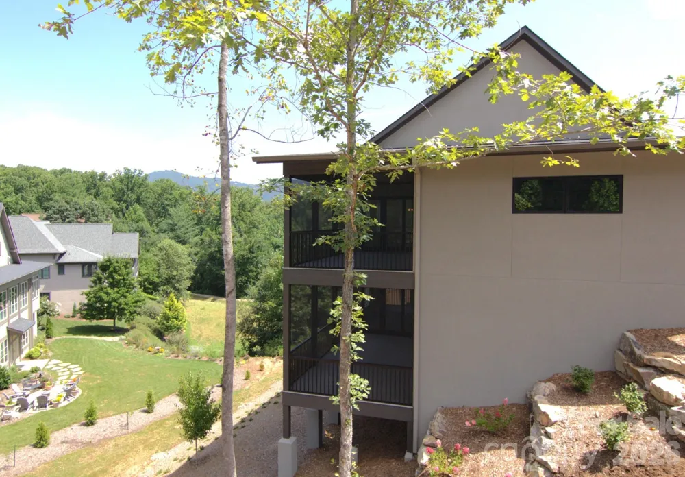 47 Versailles Lane Asheville, NC 28804