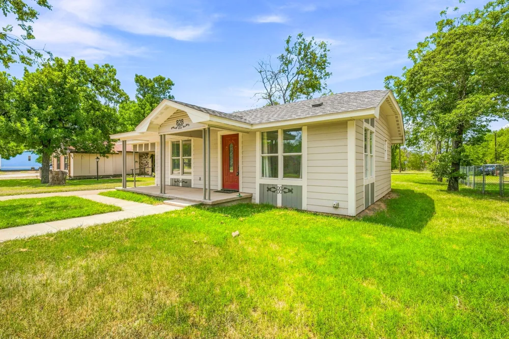 828 Indiana Street Graham, TX 76450