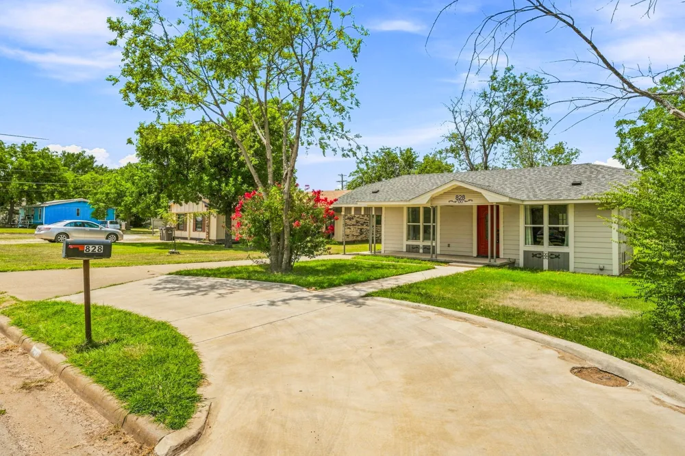 828 Indiana Street Graham, TX 76450