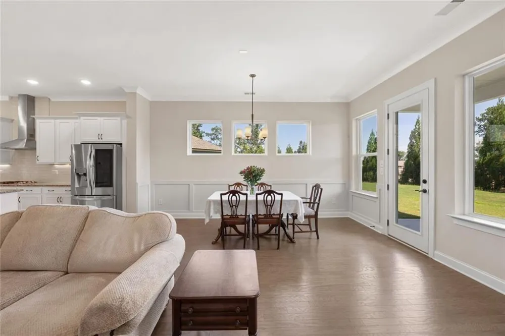 6853 River Rock Drive Flowery Branch, GA 30542