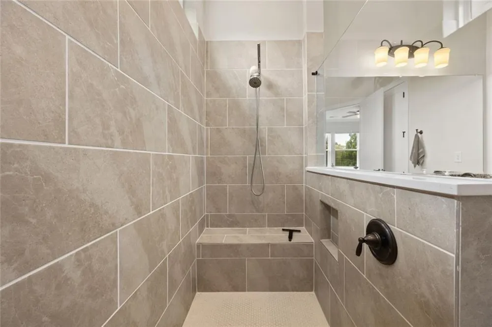 6853 River Rock Drive Flowery Branch, GA 30542
