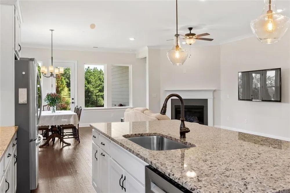 6853 River Rock Drive Flowery Branch, GA 30542