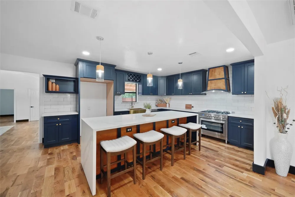 701 W 39th Street Houston, TX 77018