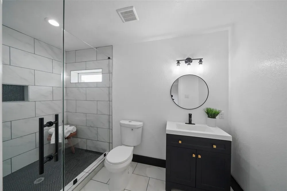 701 W 39th Street Houston, TX 77018