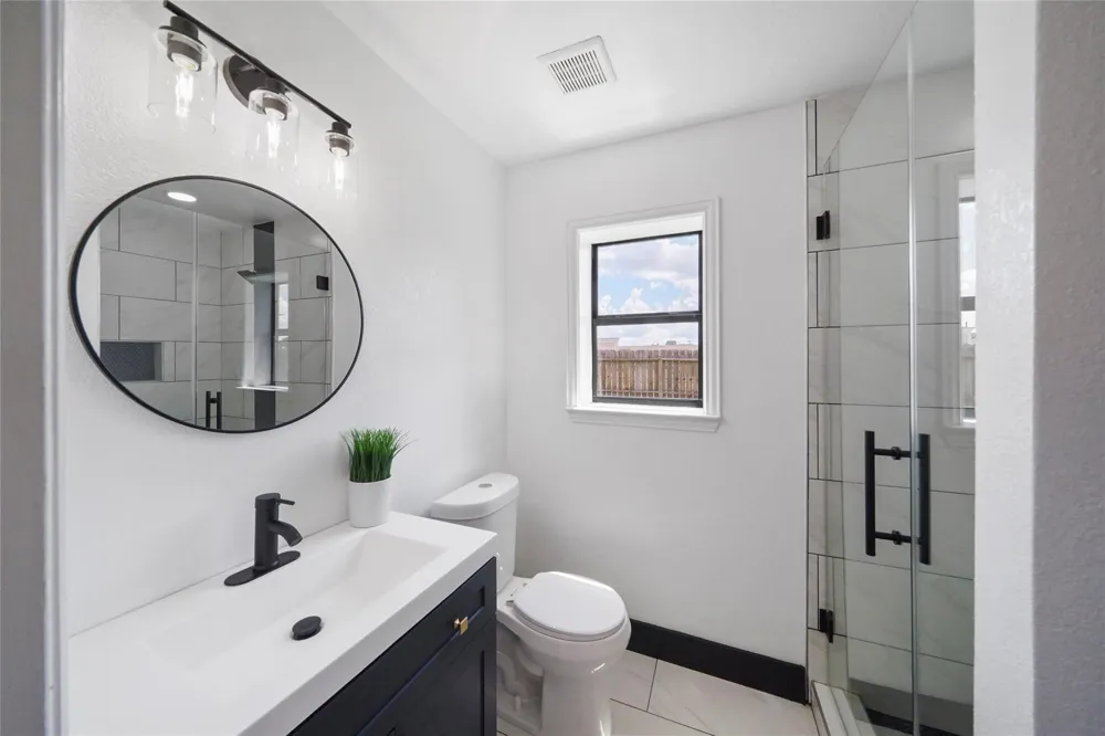 701 W 39th Street Houston, TX 77018