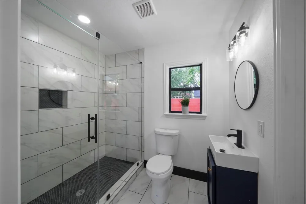 701 W 39th Street Houston, TX 77018