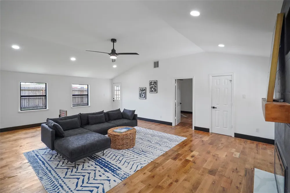 701 W 39th Street Houston, TX 77018