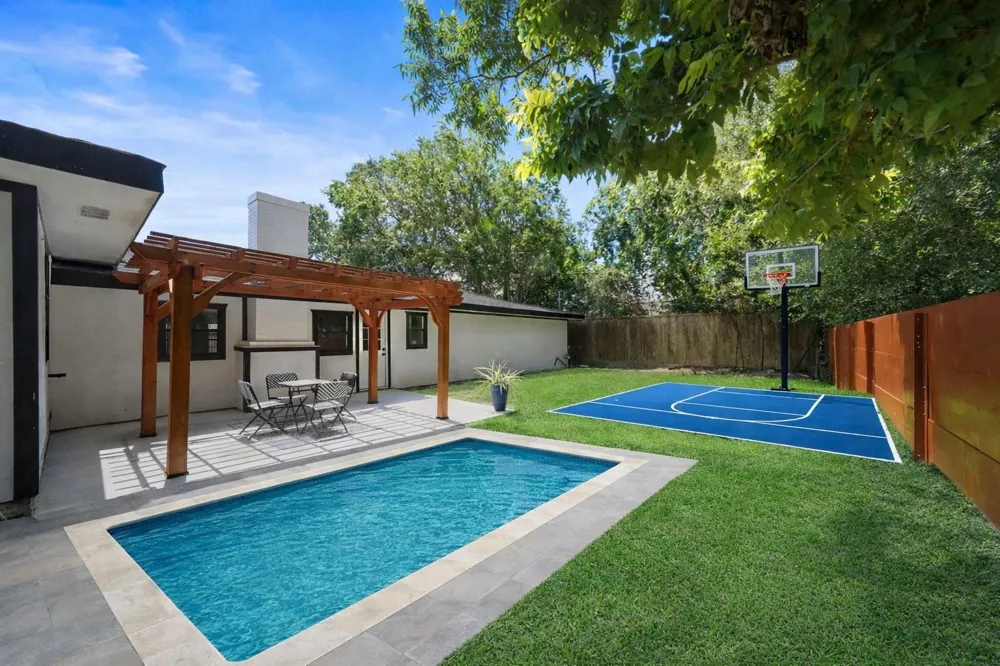701 W 39th Street Houston, TX 77018