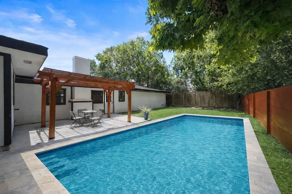 701 W 39th Street Houston, TX 77018