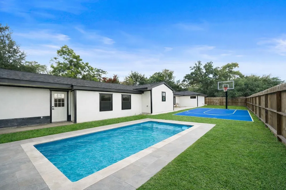 701 W 39th Street Houston, TX 77018
