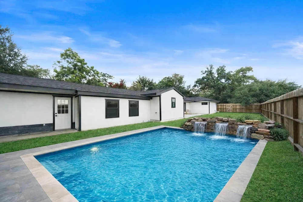 701 W 39th Street Houston, TX 77018