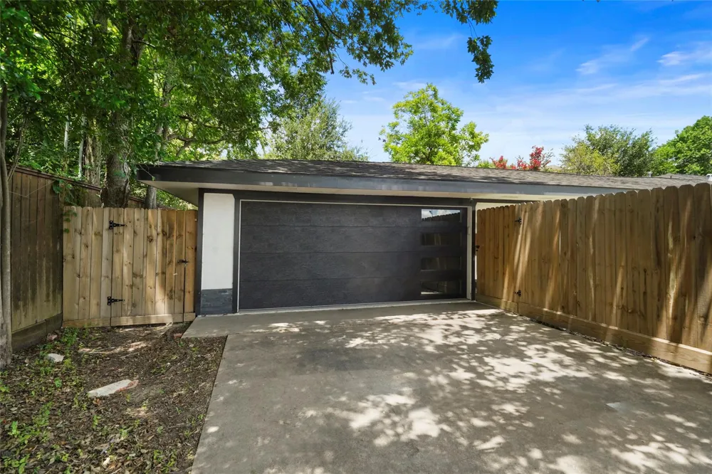 701 W 39th Street Houston, TX 77018