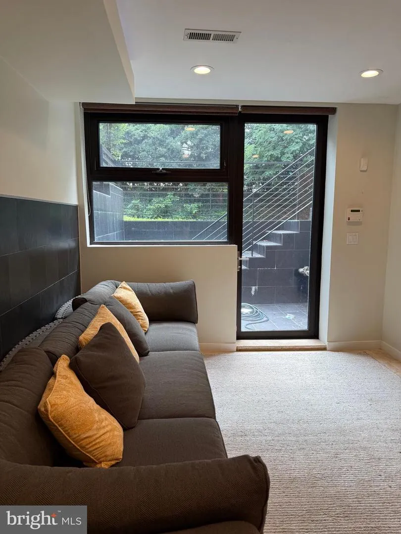 3609 R STREET NW Washington, DC 20007