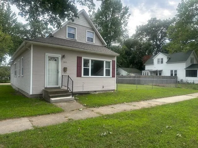 283 W Forest Avenue Muskegon, MI 49441