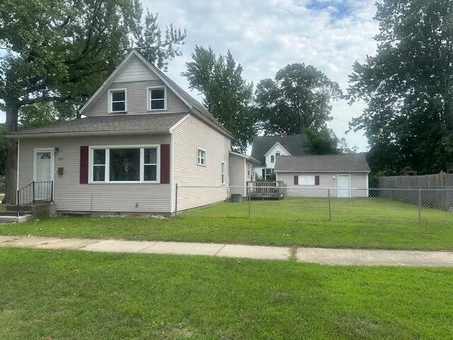 283 W Forest Avenue Muskegon, MI 49441