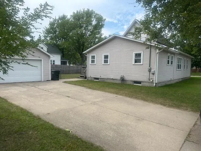 283 W Forest Avenue Muskegon, MI 49441