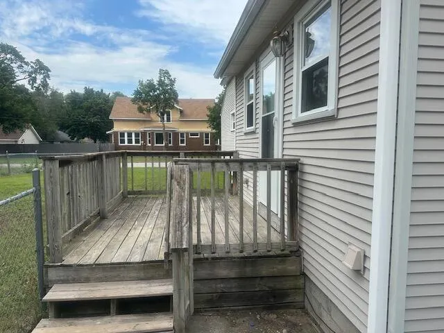 283 W Forest Avenue Muskegon, MI 49441