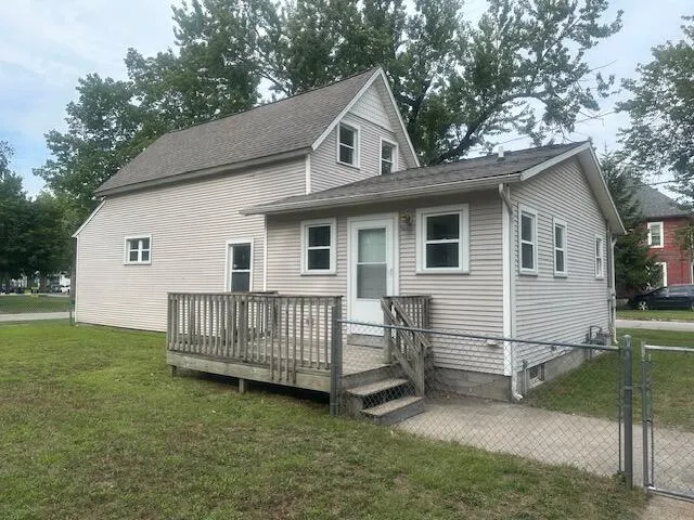 283 W Forest Avenue Muskegon, MI 49441