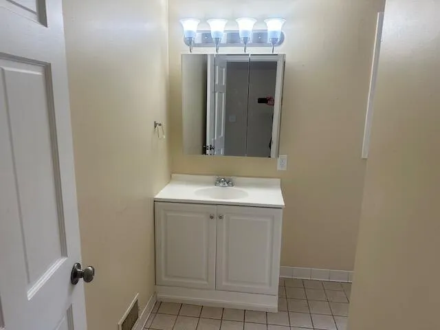 283 W Forest Avenue Muskegon, MI 49441