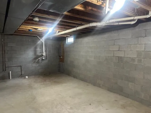 283 W Forest Avenue Muskegon, MI 49441