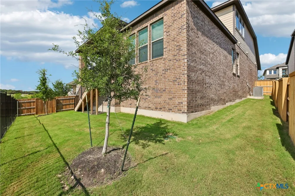 276 Prickly Poppy Loop Kyle, TX 78640