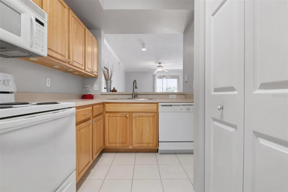 5681 BENTGRASS DRIVE #204 Sarasota, FL 34235