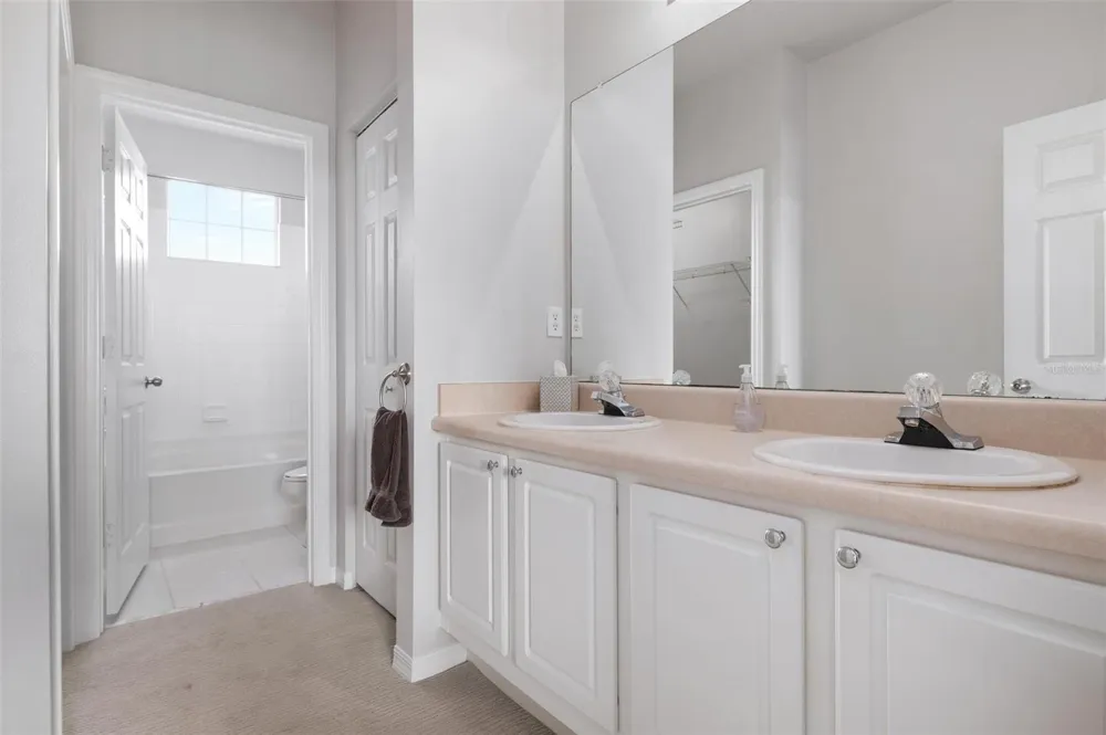 5681 BENTGRASS DRIVE #204 Sarasota, FL 34235
