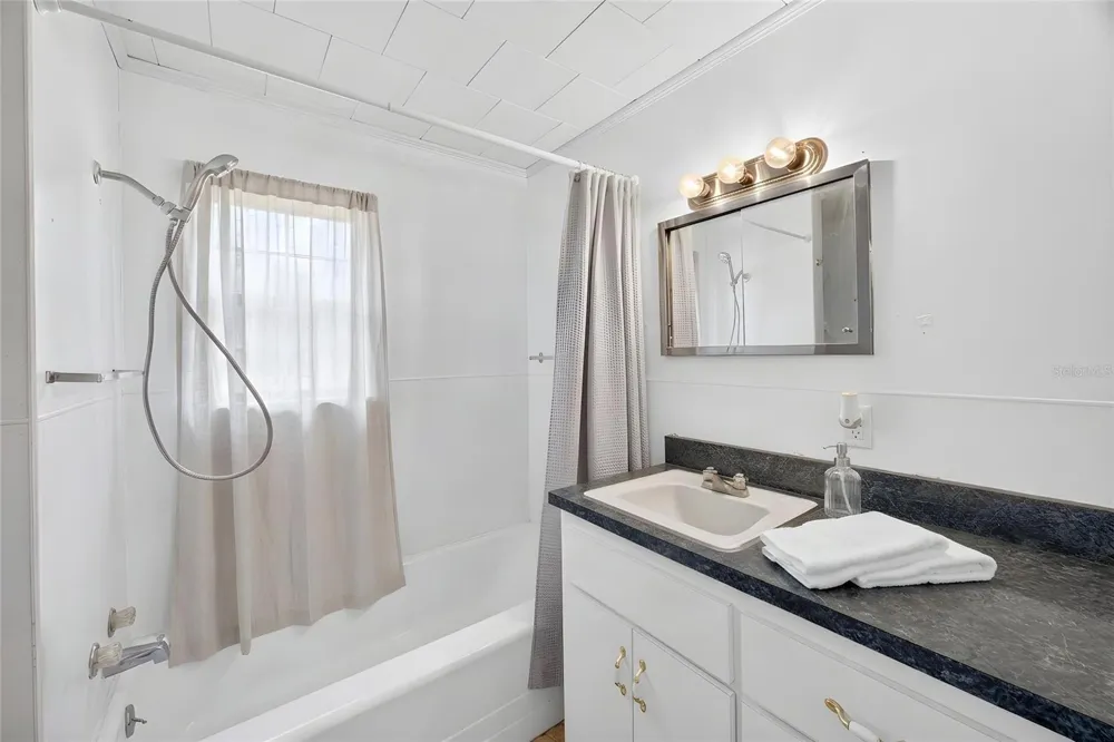 207 SENTER AVENUE NW Branford, FL 32008