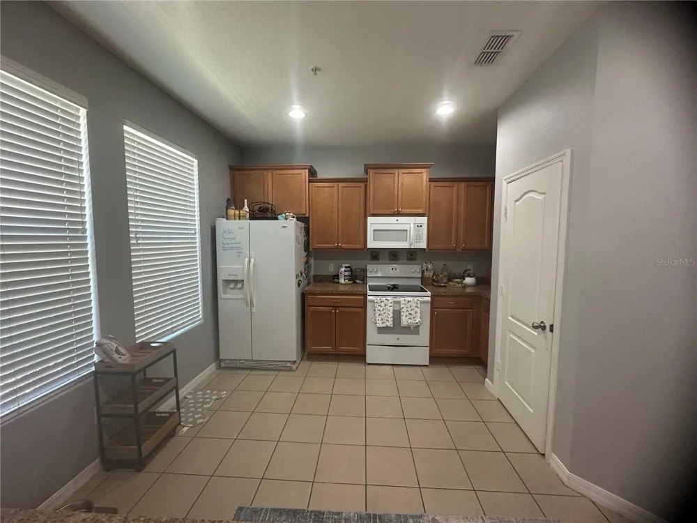 10309 LAKE DISTRICT LANE #51B Orlando, FL 32832