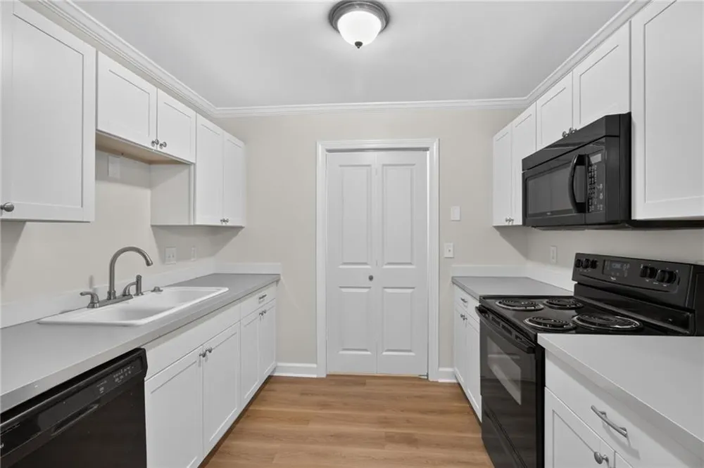 2141 Valley Oaks Drive SE Smyrna, GA 30080
