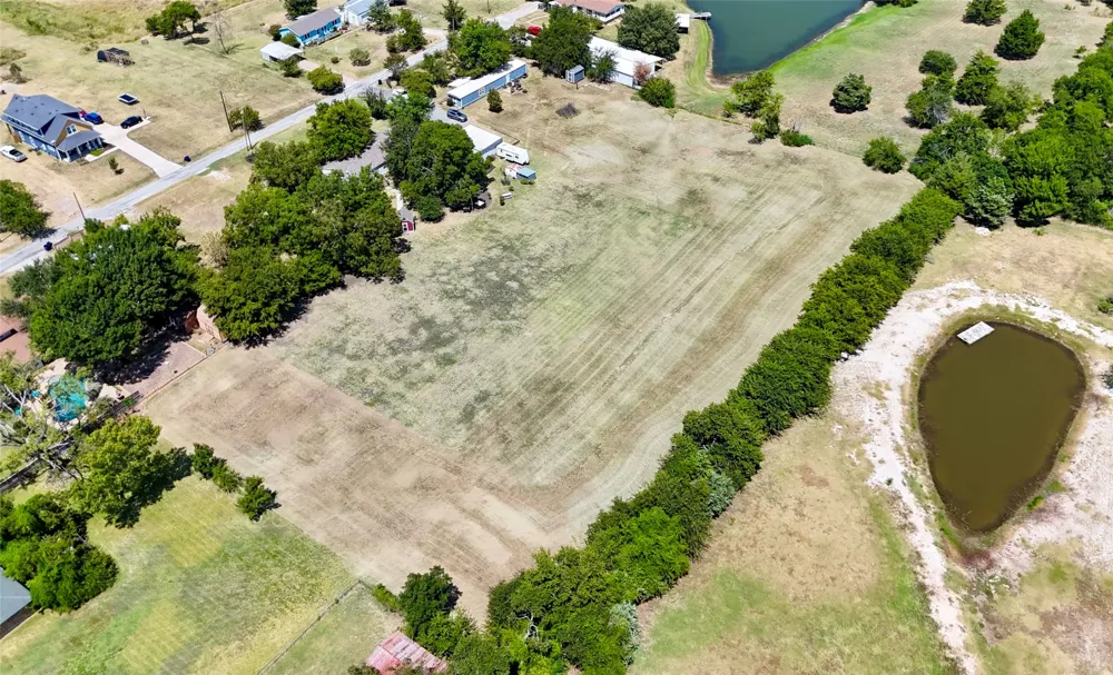 610 9th Street Gunter, TX 75058