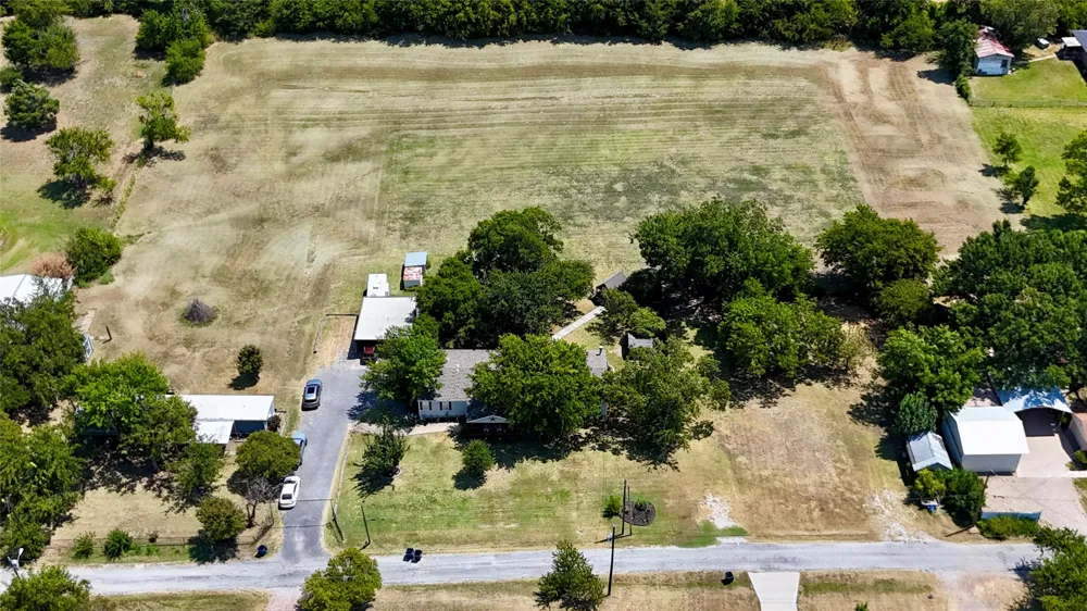610 9th Street Gunter, TX 75058