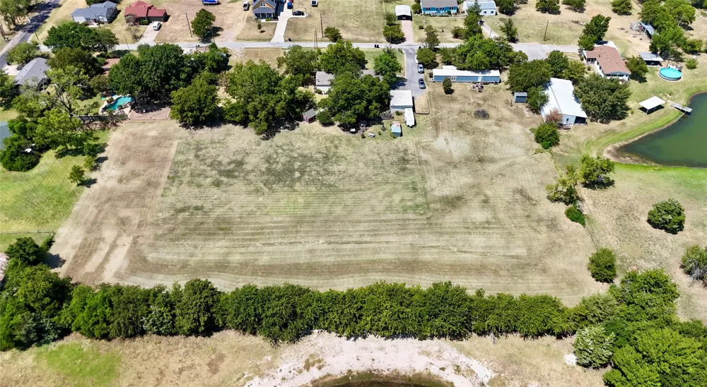 610 9th Street Gunter, TX 75058