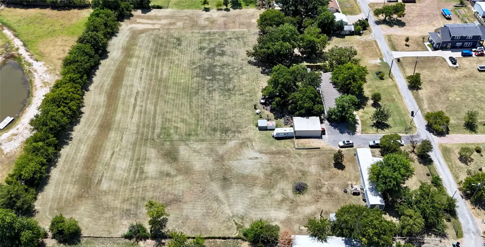 610 9th Street Gunter, TX 75058