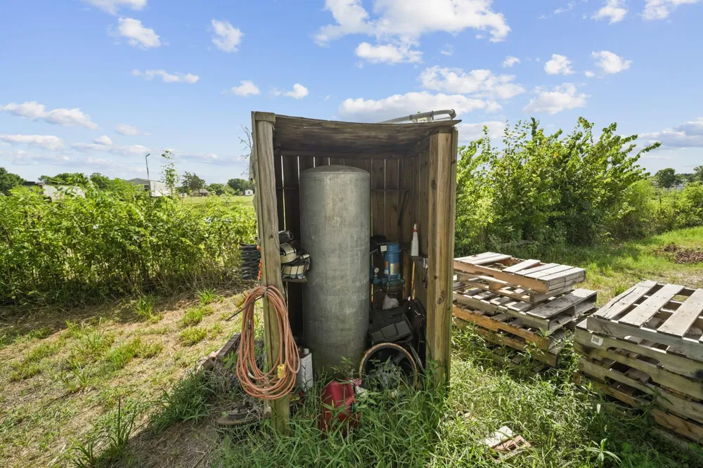 2974 Cr-146 #A Alvin, TX 77511