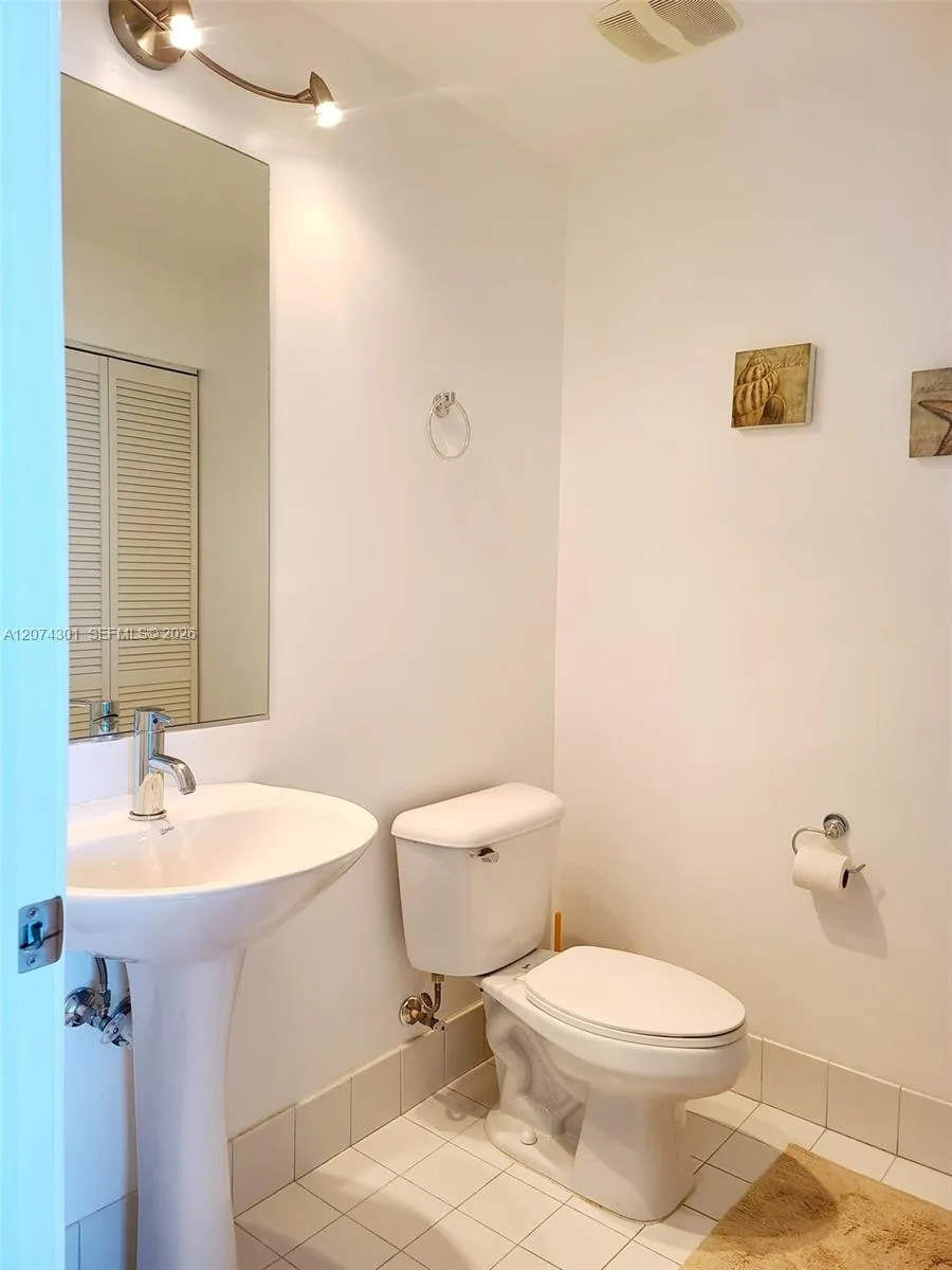 888 Biscayne Blvd #1610 Miami, FL 33132
