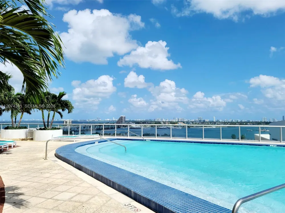 888 Biscayne Blvd #1610 Miami, FL 33132