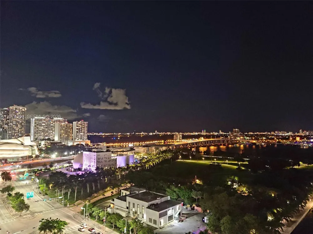 888 Biscayne Blvd #1610 Miami, FL 33132